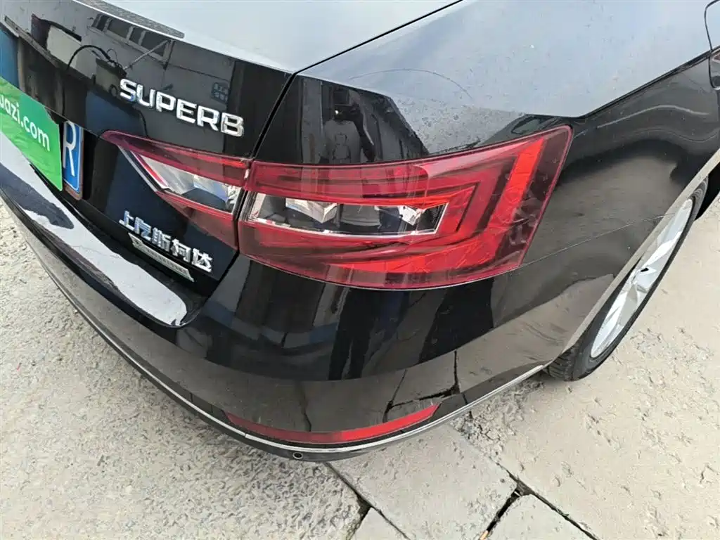 Škoda Superb 2016 TSI280 DSG Pioneer Edition фото 8