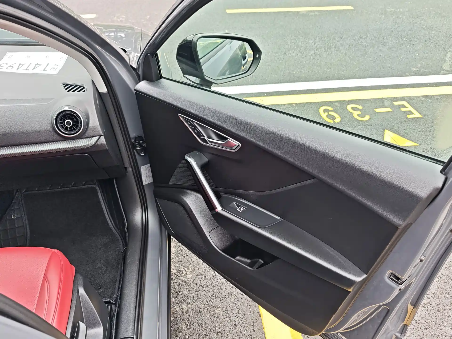 Photo 17 - Audi Q2L