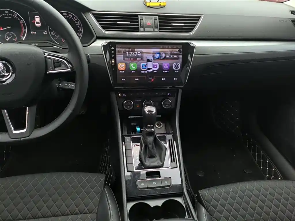Škoda Superb 2016 TSI280 DSG Pioneer Edition фото 13