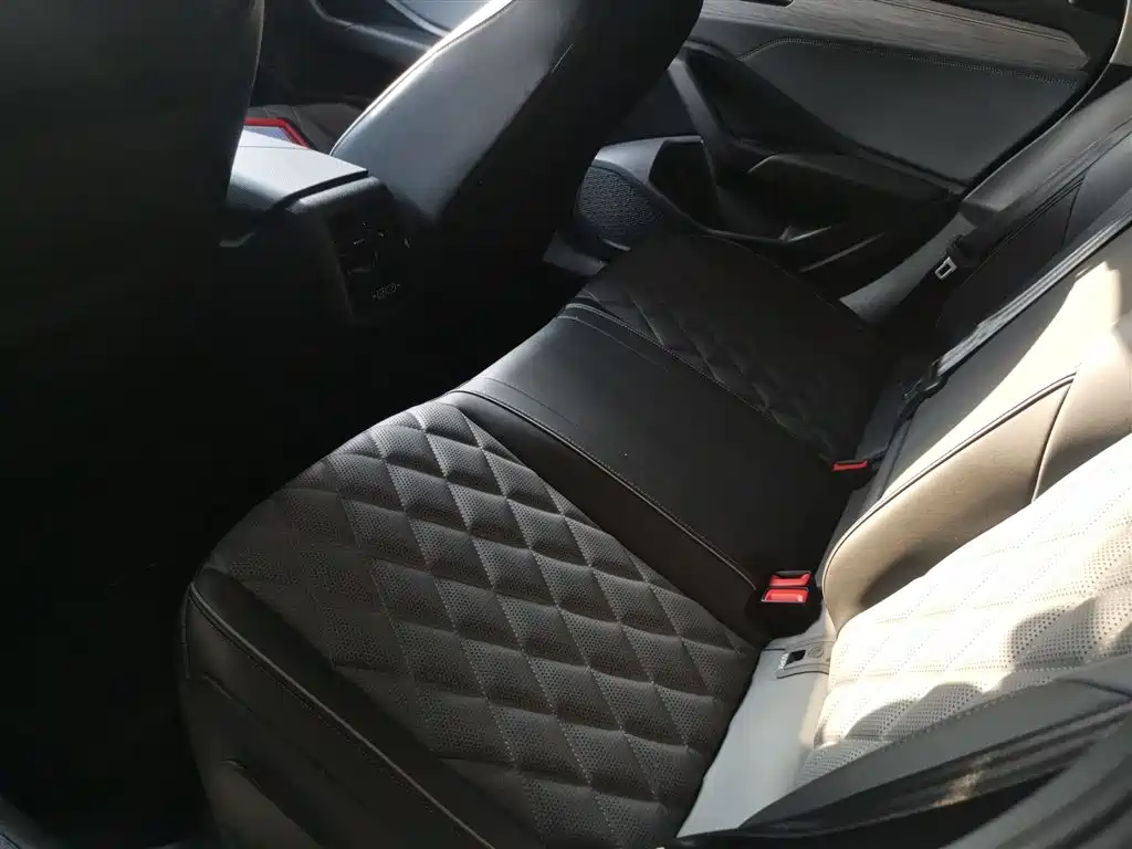 Volkswagen Sagitar 2023 300TSI DSG Surpassing Edition фото 13