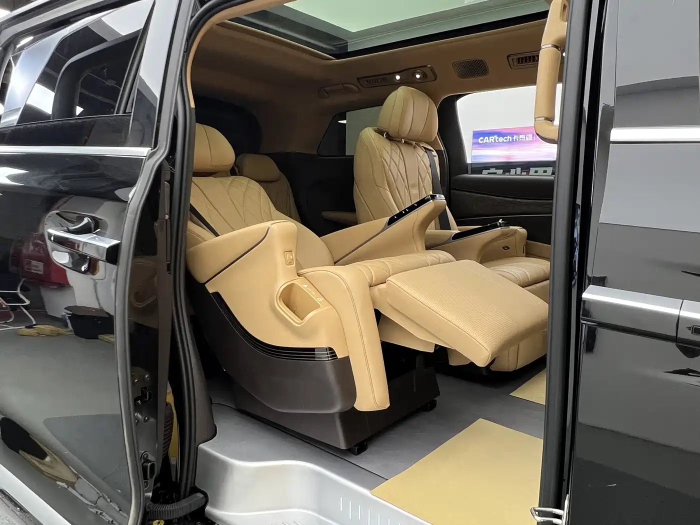 Denza D9 2026 2025 DM-i Smart Drive Edition 1020 AWD Luxury