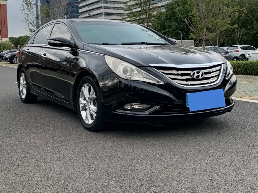 Hyundai Sonata 2011 2.0L Auto Premium Edition фото 3