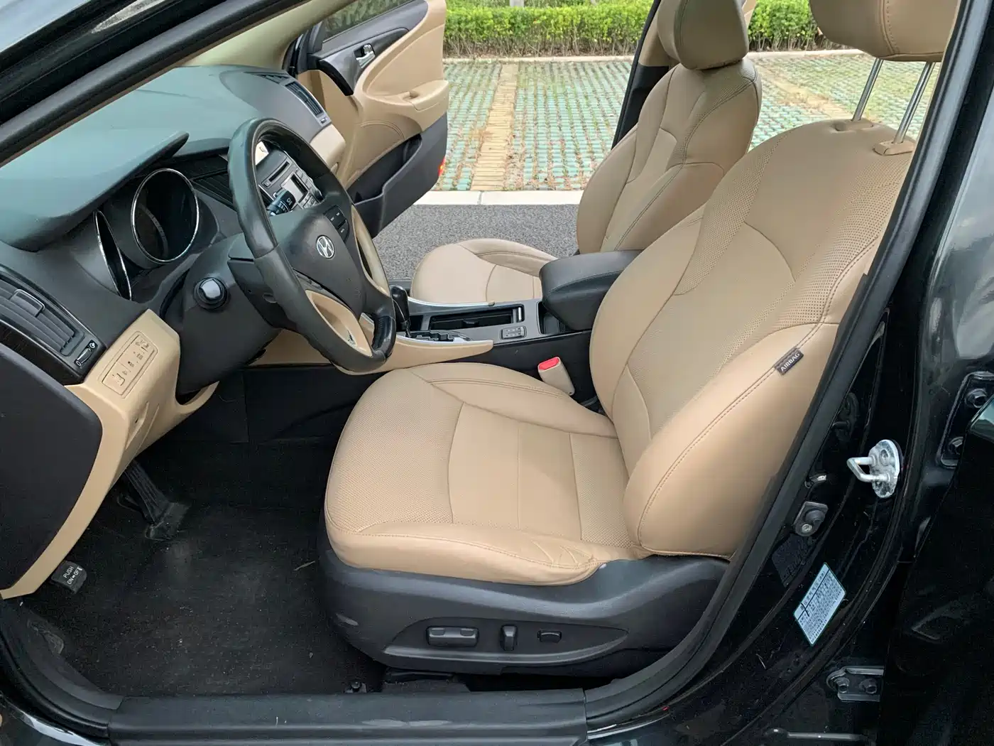 Hyundai Sonata 2011 2.0L Auto Premium Edition фото 8