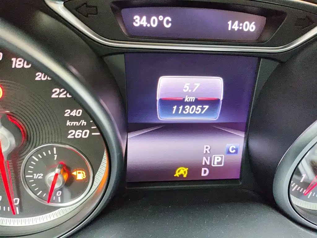 Mercedes-Benz GLA 2018 GLA 200 Dynamic фото 9