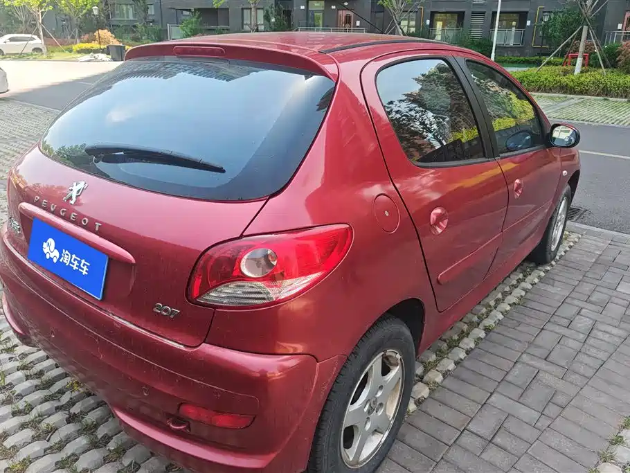 Peugeot 207 2011 Hatchback 1.4L Manual Joy Edition фото 3