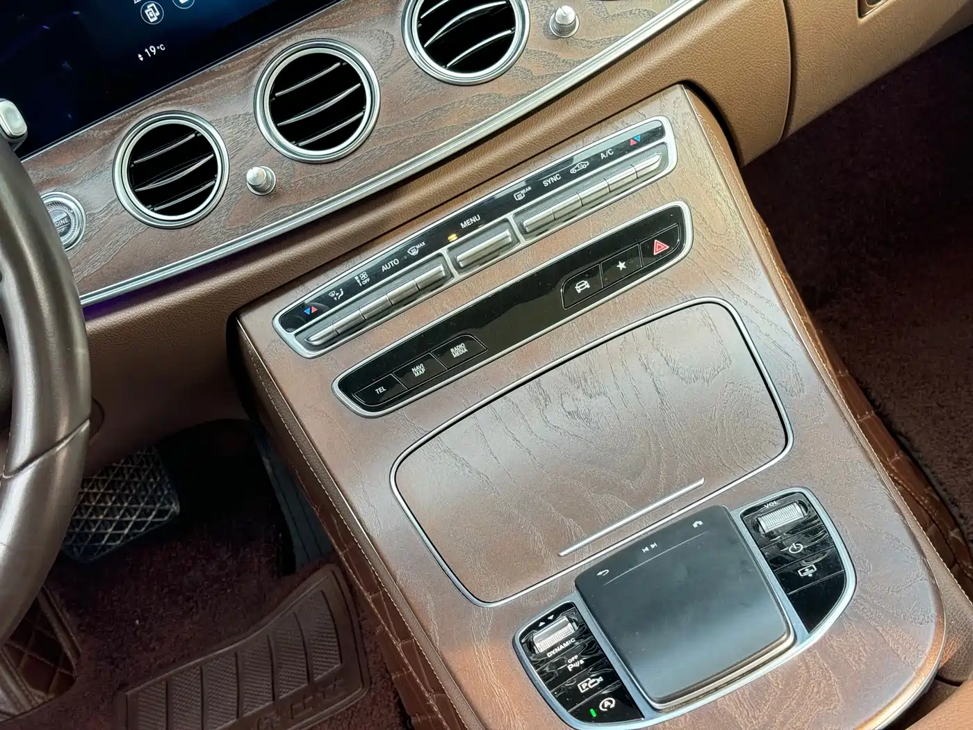 Фото 9 - Mercedes-Benz E-Class