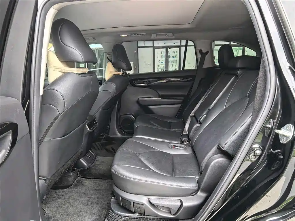 TOYOTA HIGHLANDER