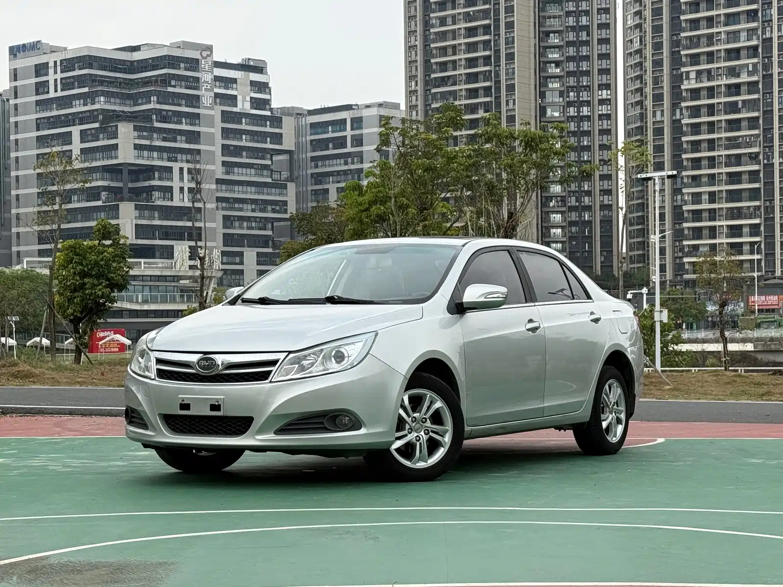 Фото 1 - BYD Surui