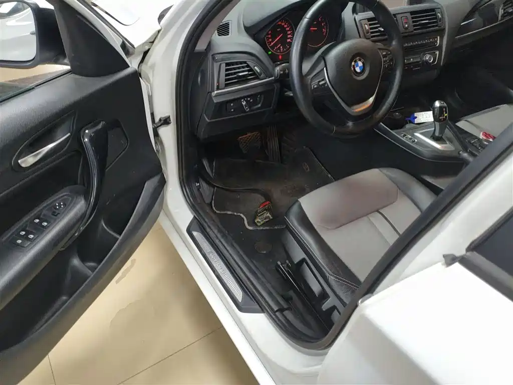 BMW 1 Series (Import) 2013 Facelift 116i Urban Model фото 16