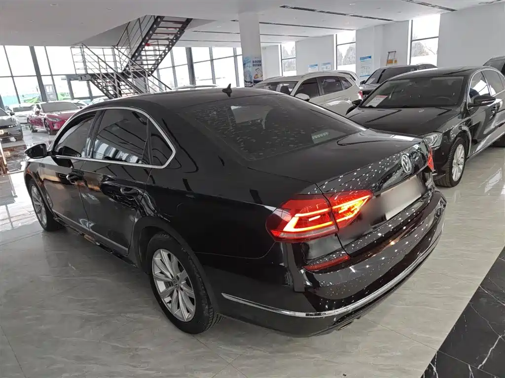 Volkswagen Passat 2017 330TSI DSG Prestige фото 4