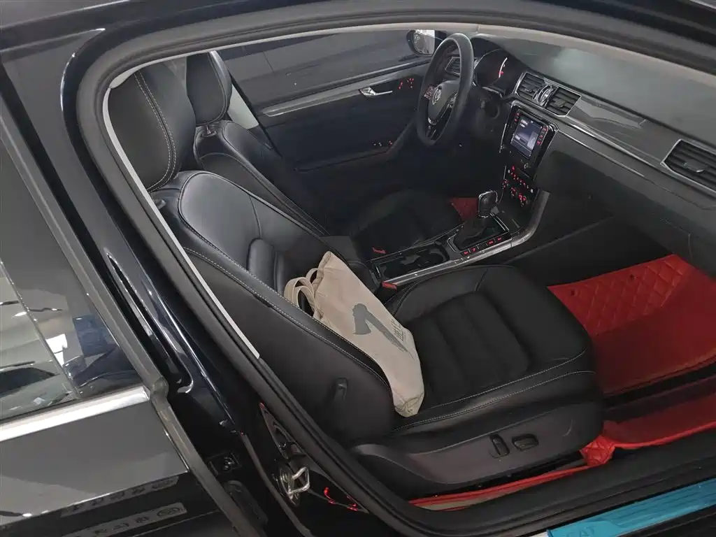 Volkswagen Passat 2017 330TSI DSG Prestige фото 21