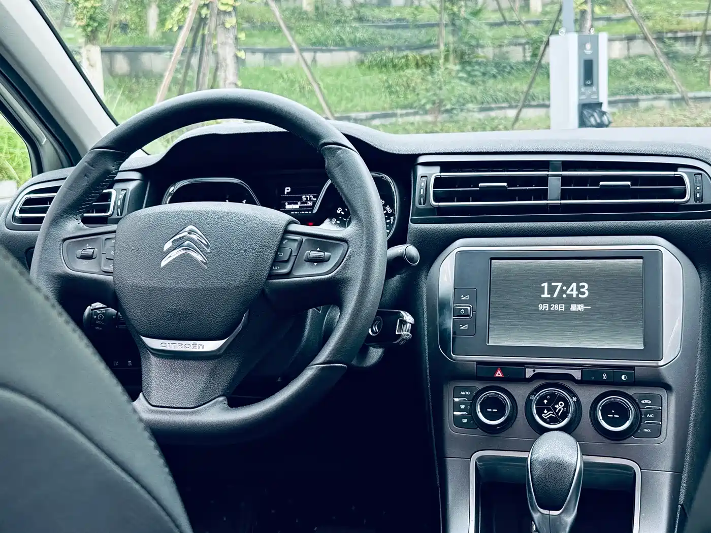 Citroën C4 C-Quatre 2016 2016 1.6L Automatic Luxury Model
