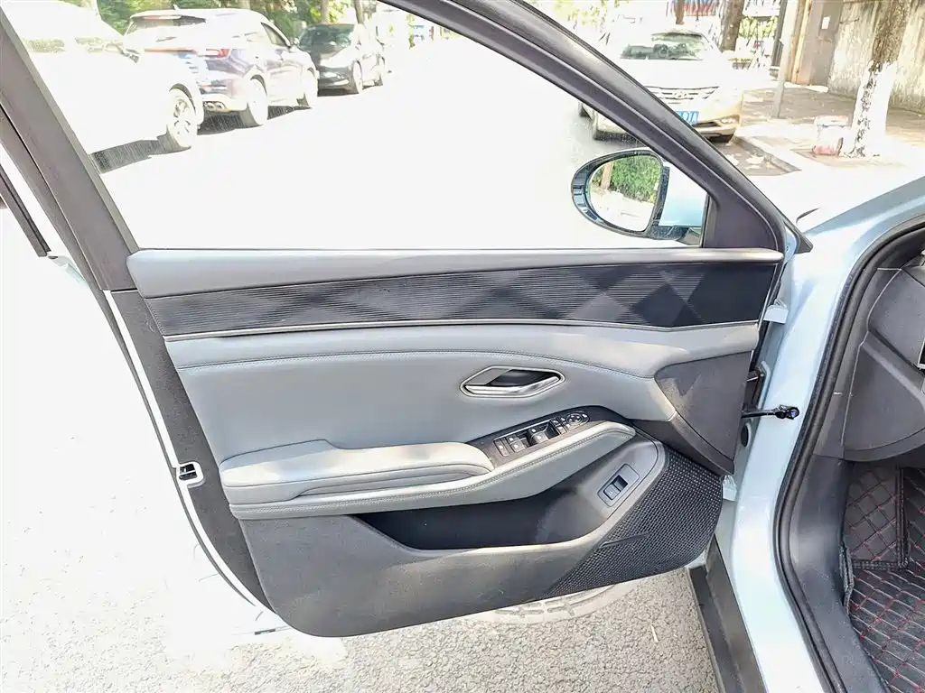 BYD Qin L 2025 DM-i Smart Drive Edition 120KM Surpassing фото 6