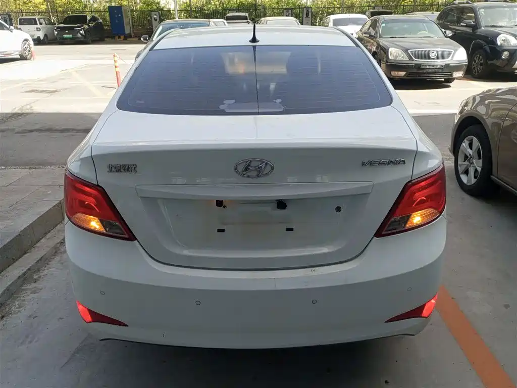 Hyundai Verna 2014 1.4L Manual Smart GLS фото 6