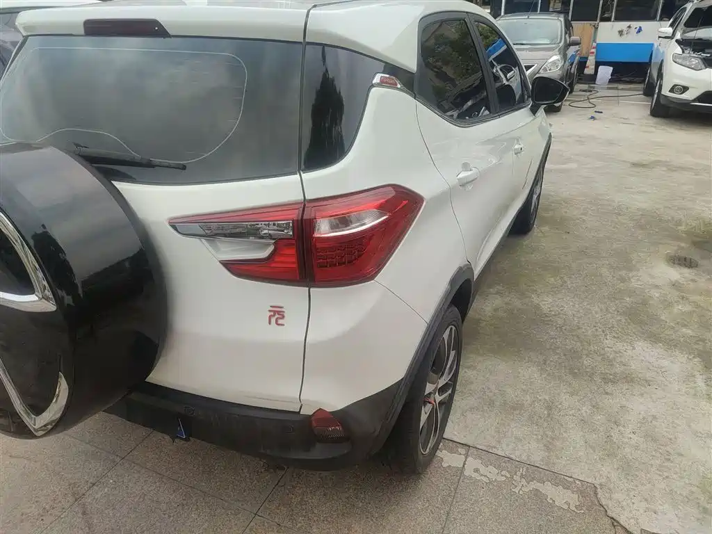 BYD Yuan 2016 1.5L Automatic Luxury фото 8