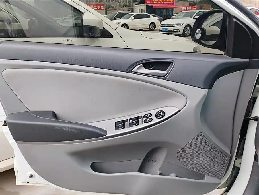 Hyundai Verna 2014 1.4L Automatic Smart GLS фото 7