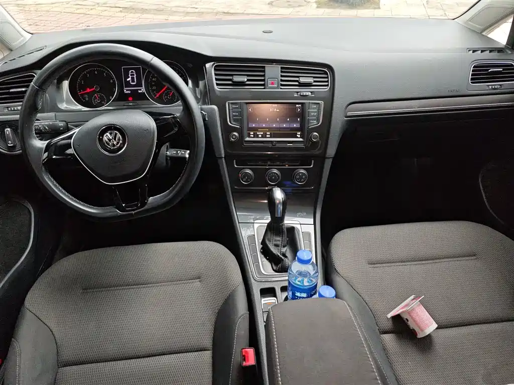 Volkswagen Golf 2017 230TSI Auto Comfort Millionth Anniversary Edition фото 10