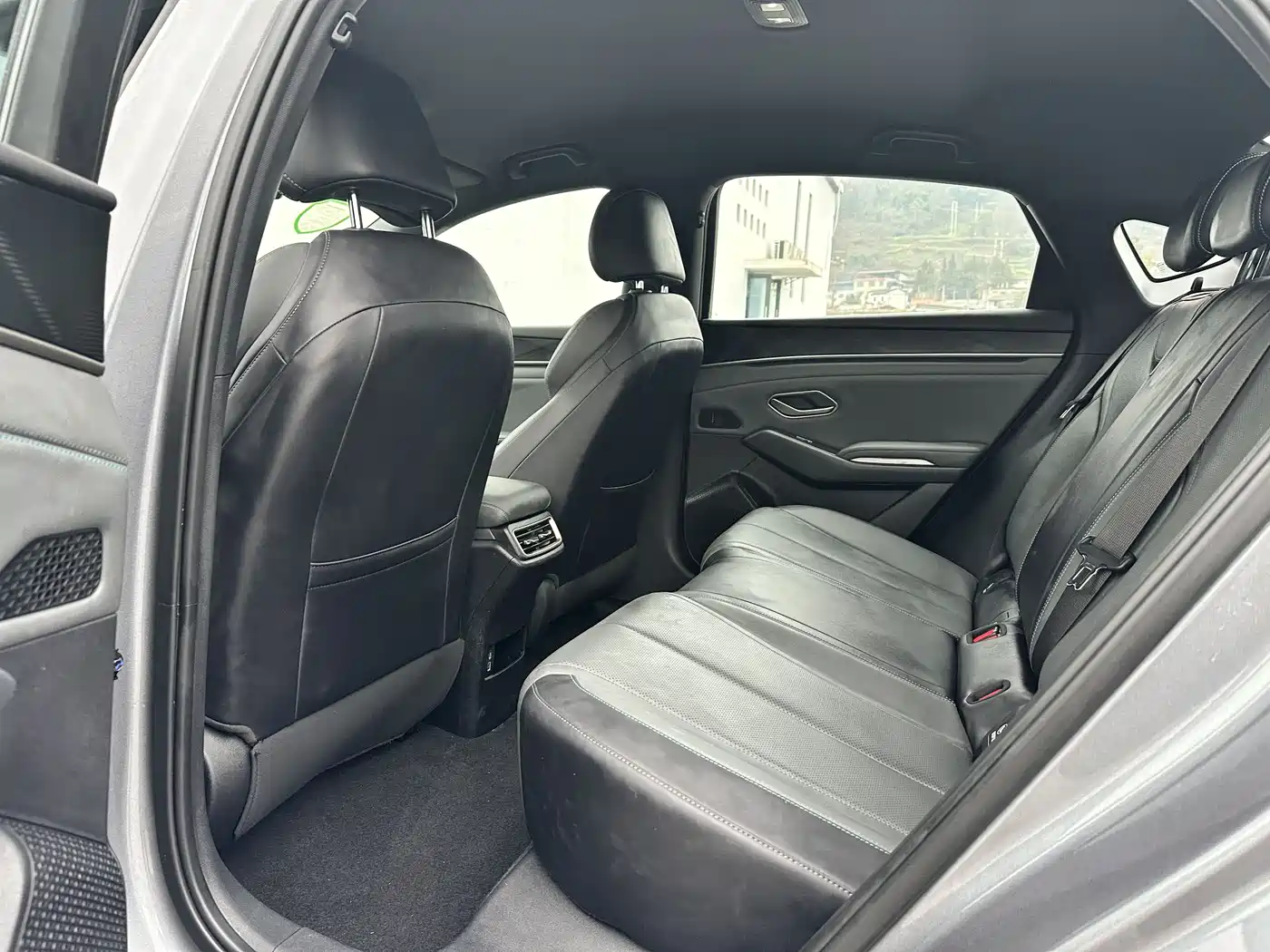 BYD Qin L 2024 DM-i 80KM Leading Edition фото 11