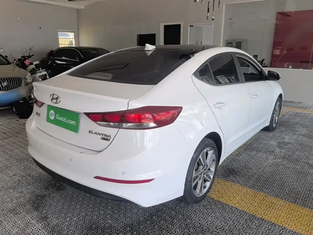 Hyundai Elantra 2016 Model 1.6L Automatic Smart Elite фото 7