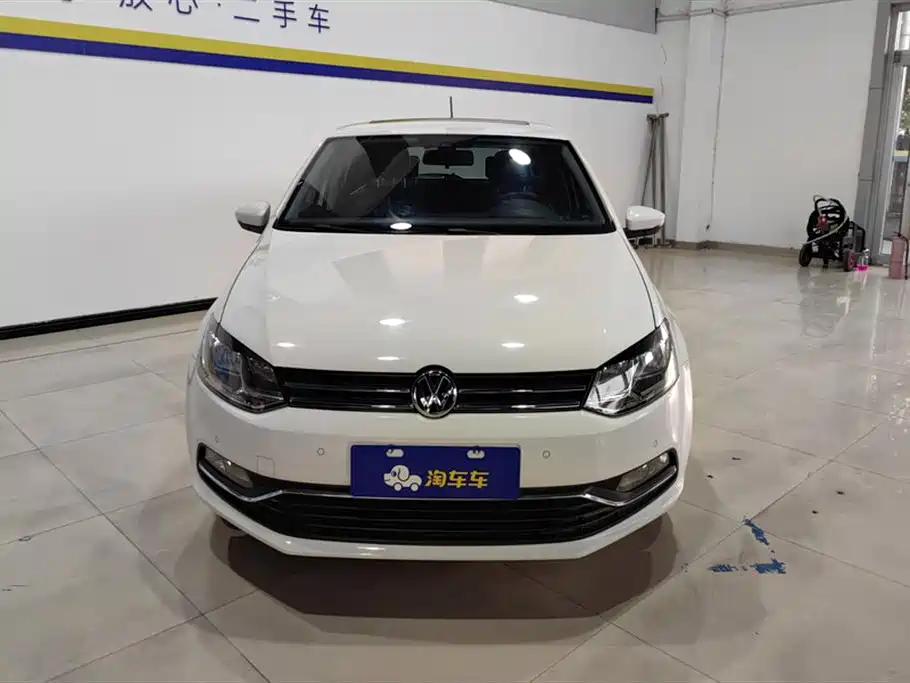 Volkswagen Polo 2016 1.6L Automatic Luxury фото 2