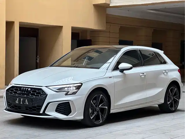 Audi A3 Sportback 35 TFSI, Стиль Спорт