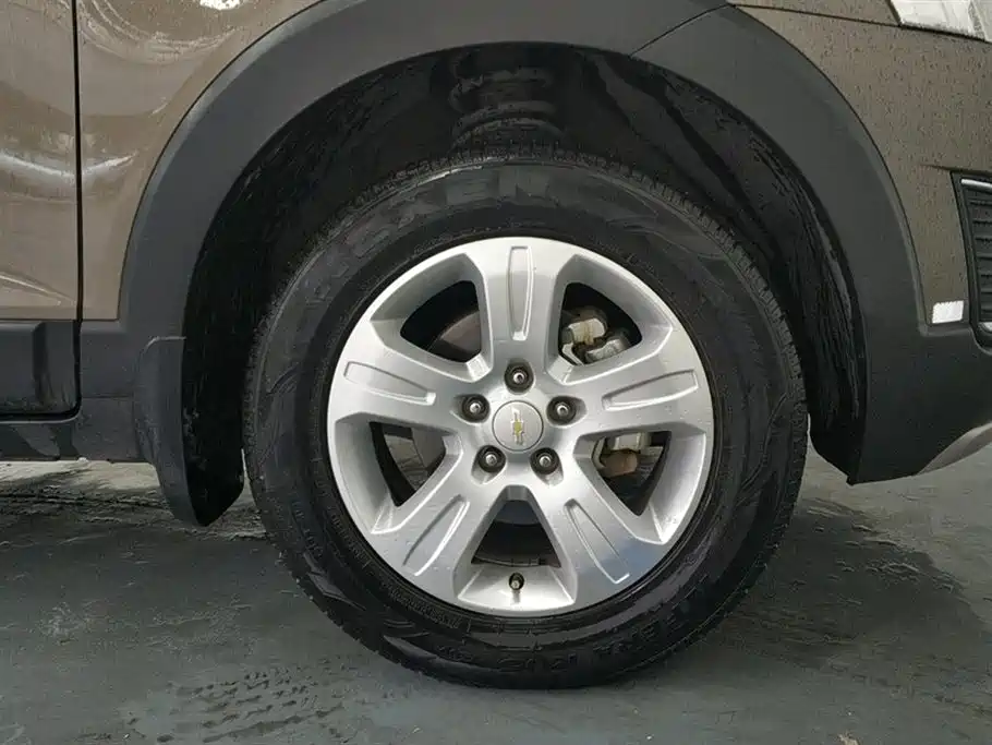 Chevrolet Captiva 2015 2.4L 2WD Urban Edition 7-seater фото 6