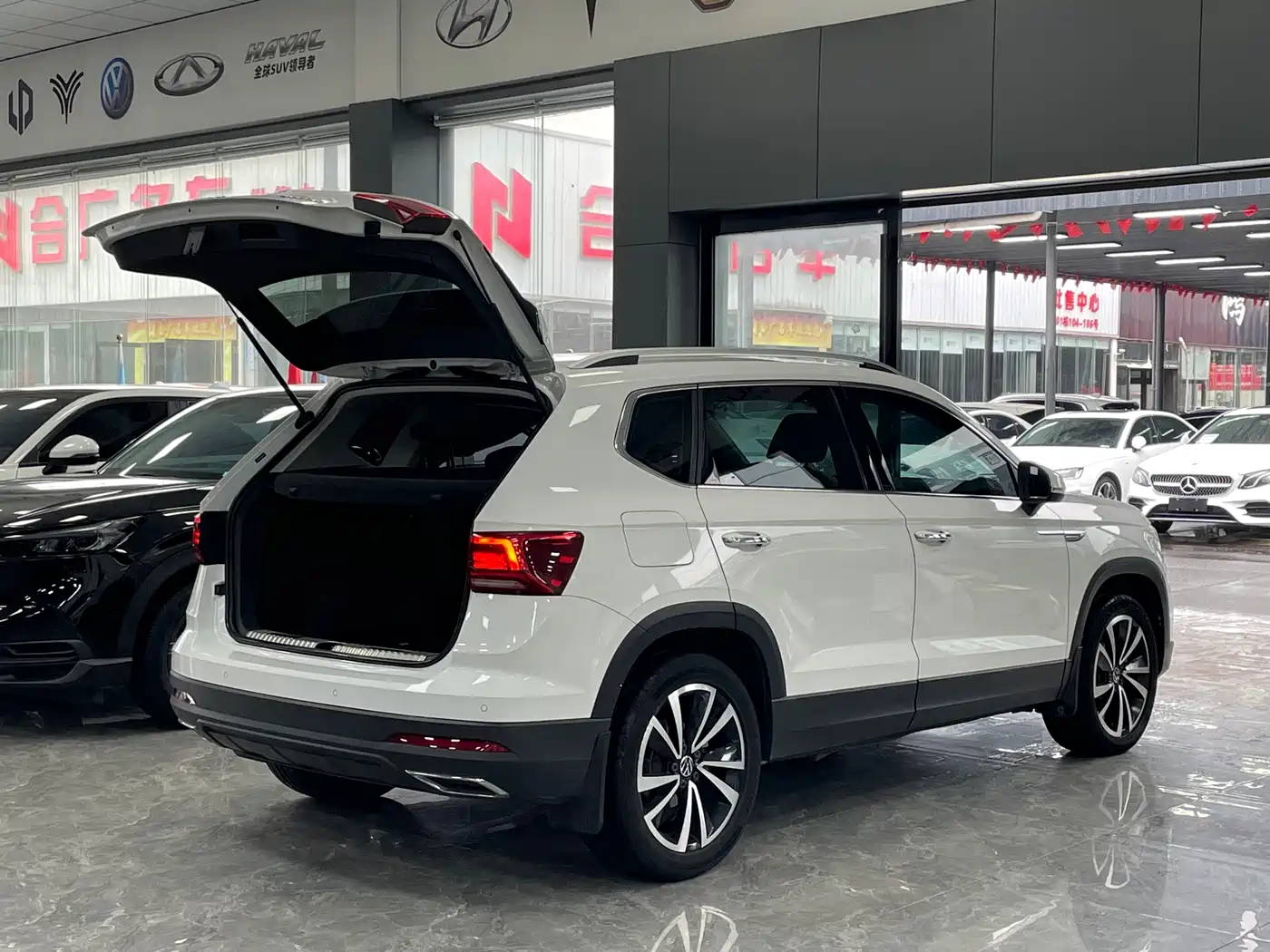 Volkswagen Tharu 2022 280TSI FWD Luxury Edition фото 17
