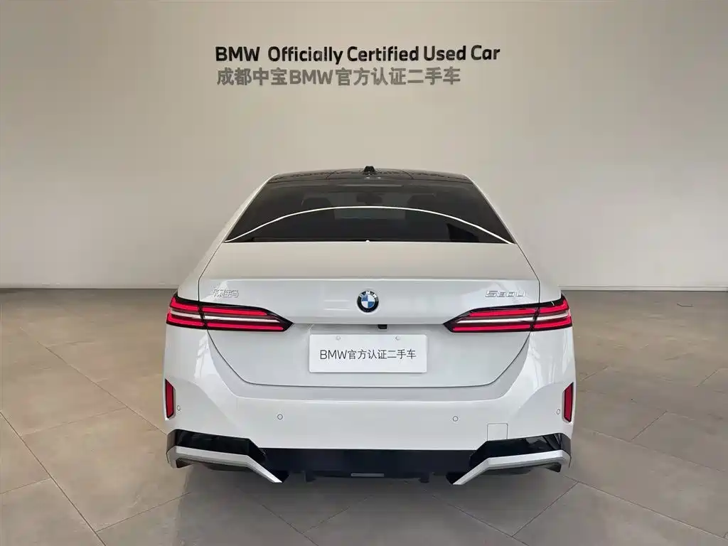 BMW 5 Series 2025 530Li Leading M Sport Package фото 5