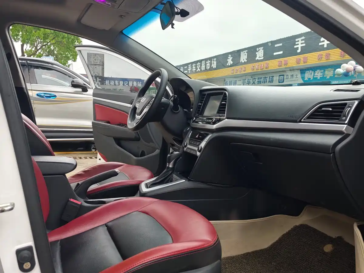 Hyundai Elantra 2016 Model 1.6L Automatic Smart Elite фото 12