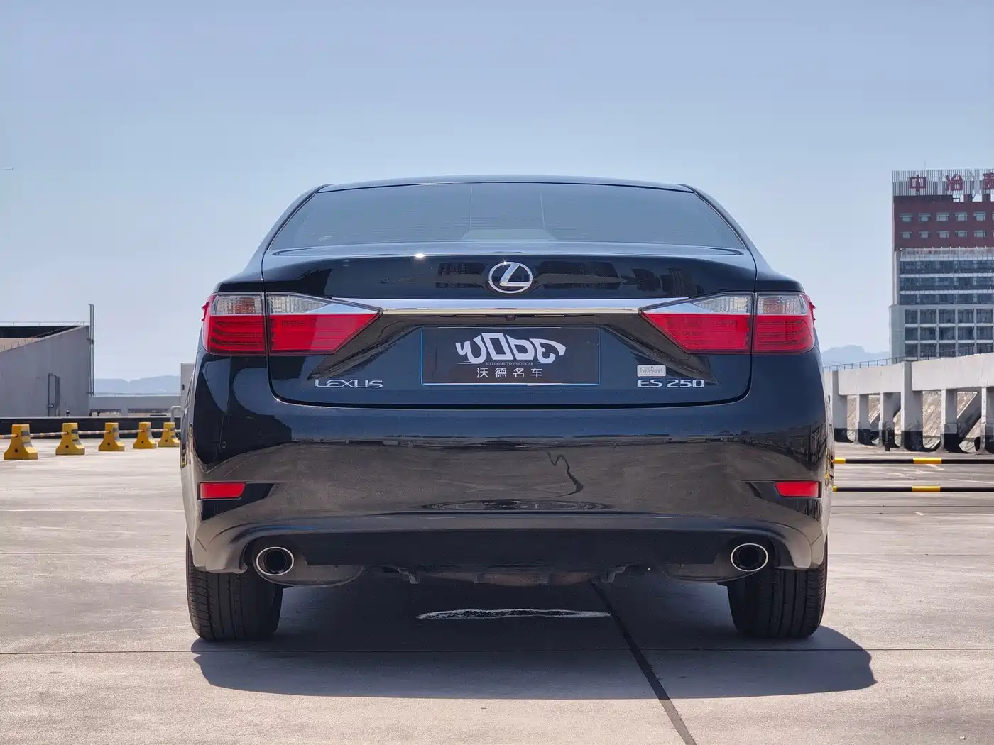 Photo 8 - Lexus ES