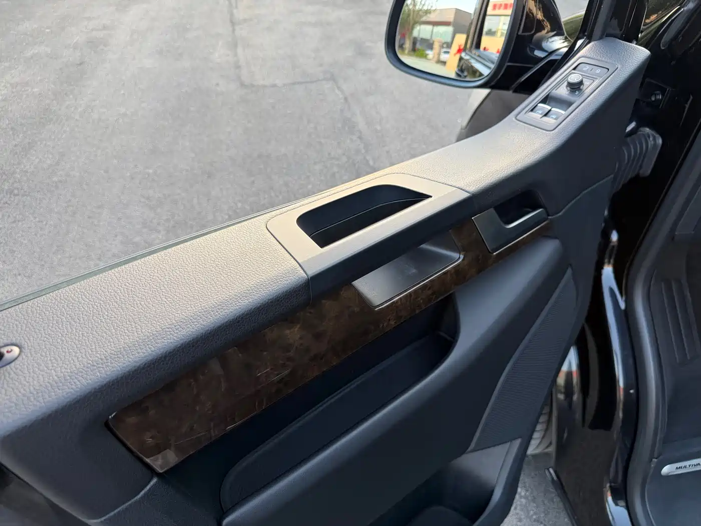 Volkswagen Multivan 2019 2.0TSI 4WD Premium 7-seater фото 15