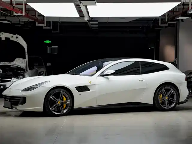 FERRARI GTC4LUSSO