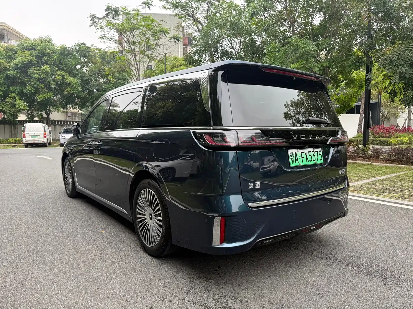 Voyah Auto Voyah Dreamer 2025 Model PHEV 4WD Premium QianKun Edition фото 3