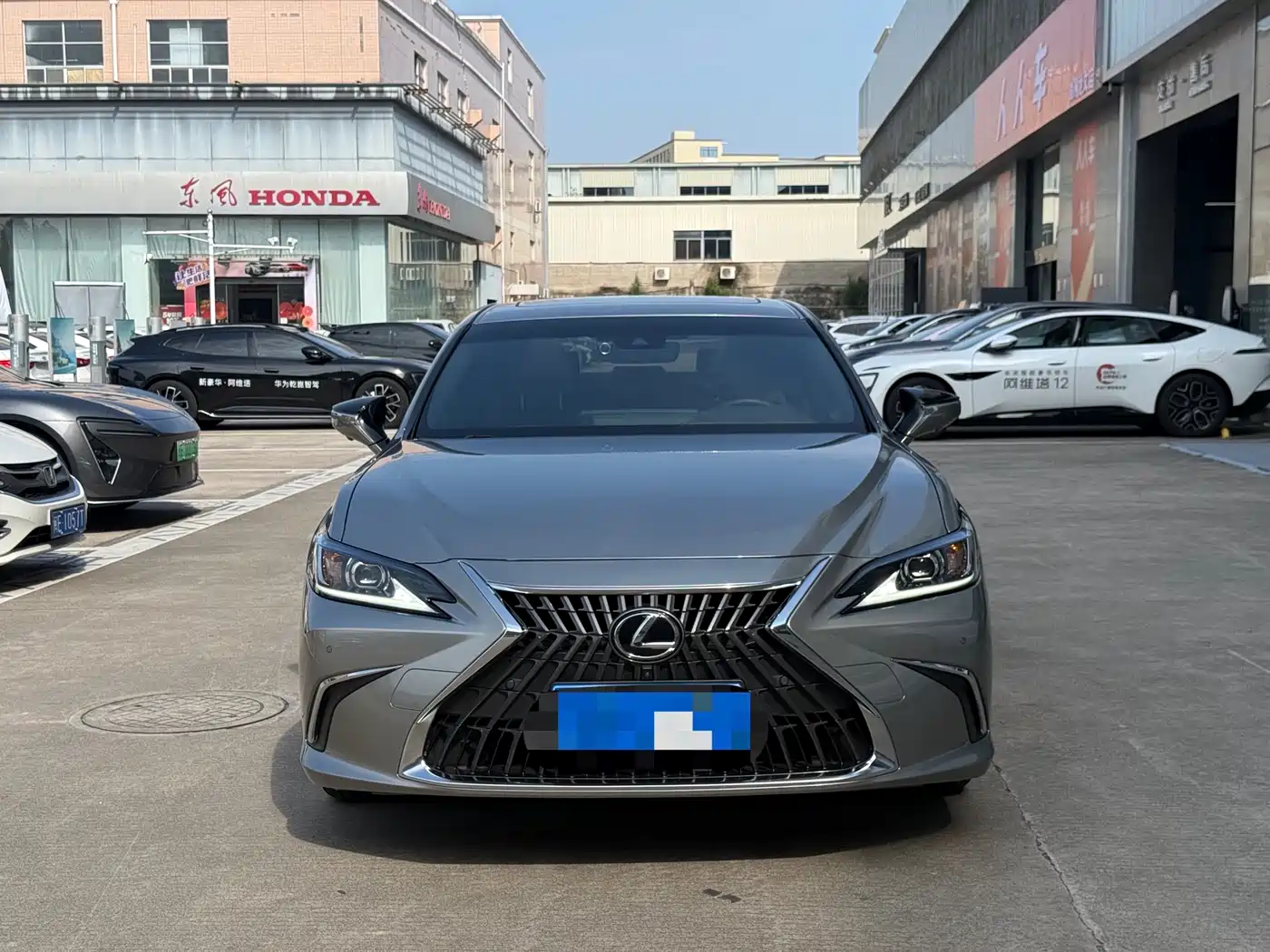 Lexus ES 2023 200 Excellence Edition фото 2