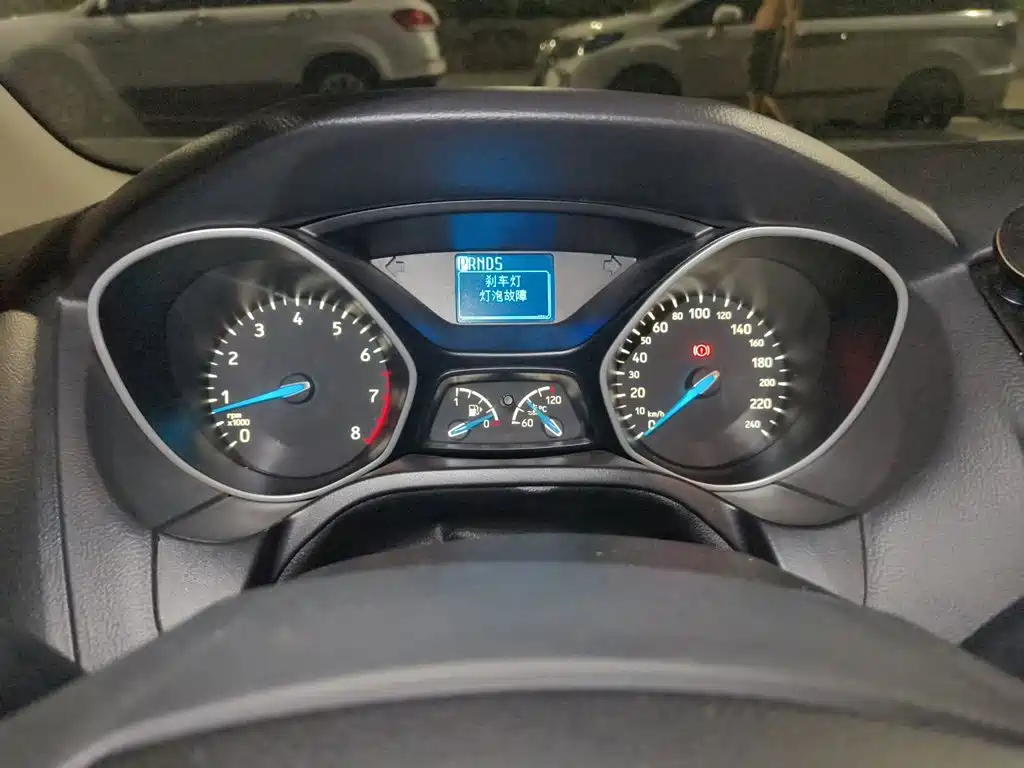 Фото 8 - Ford Focus