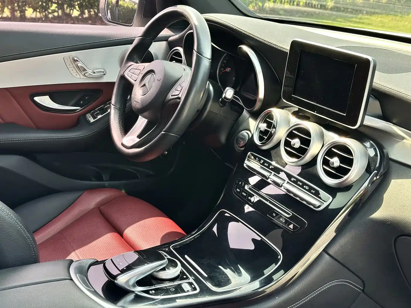 Mercedes-Benz GLC Coupe 2019 GLC 200 4MATIC Coupe SUV фото 10