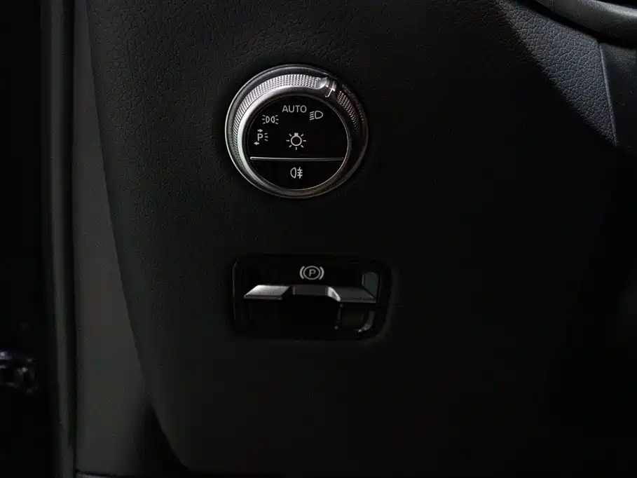 Mercedes-Benz GLC 2024 GLC 260 L 4MATIC Luxury 5-seater фото 18