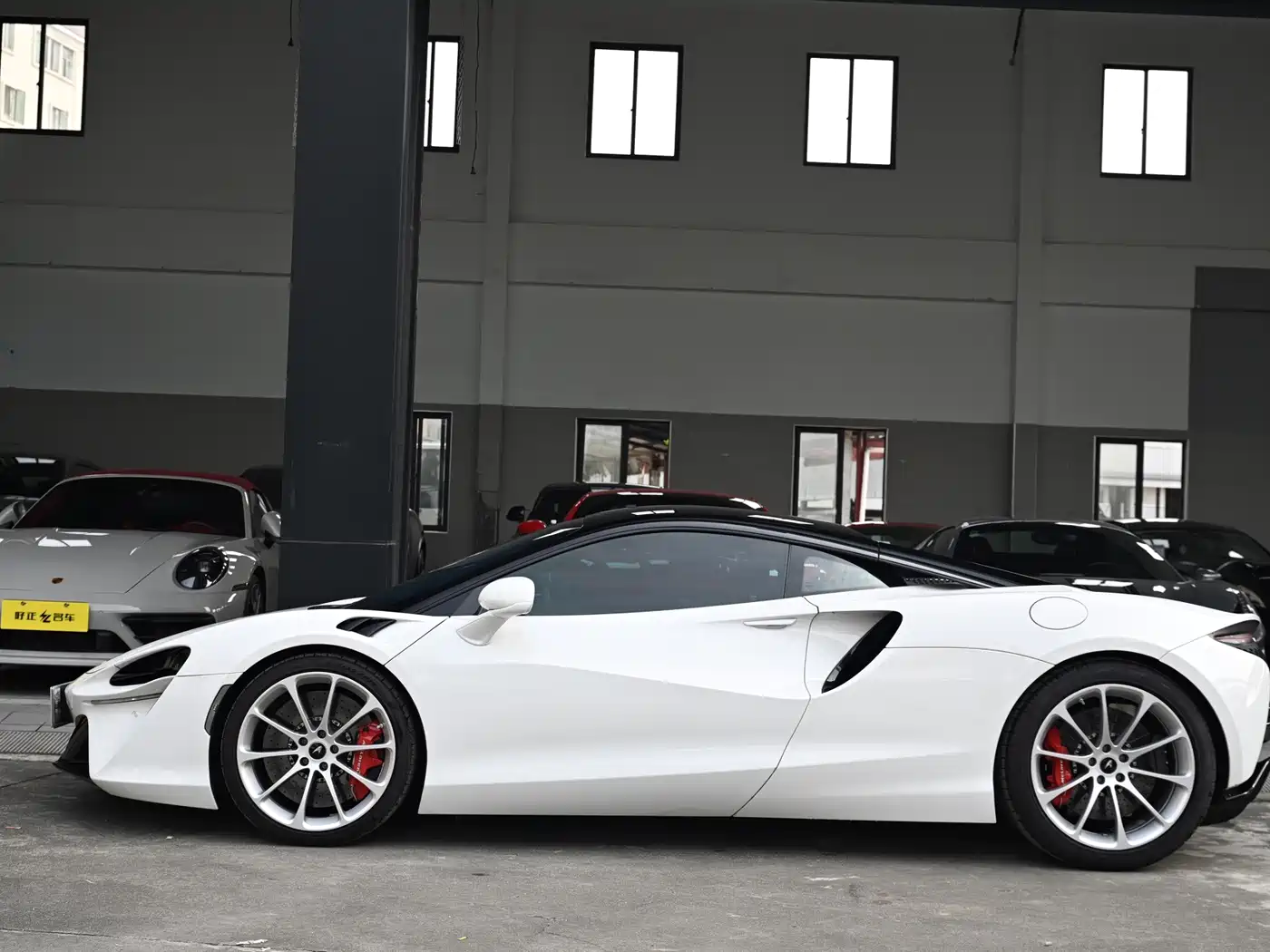 McLaren Artura 2025 2023 3.0T Hybrid Standard