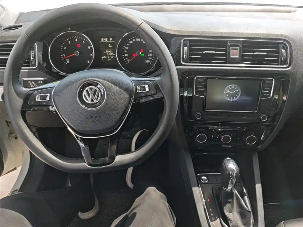 Volkswagen Sagitar 2017 1.6L Automatic Comfort фото 10