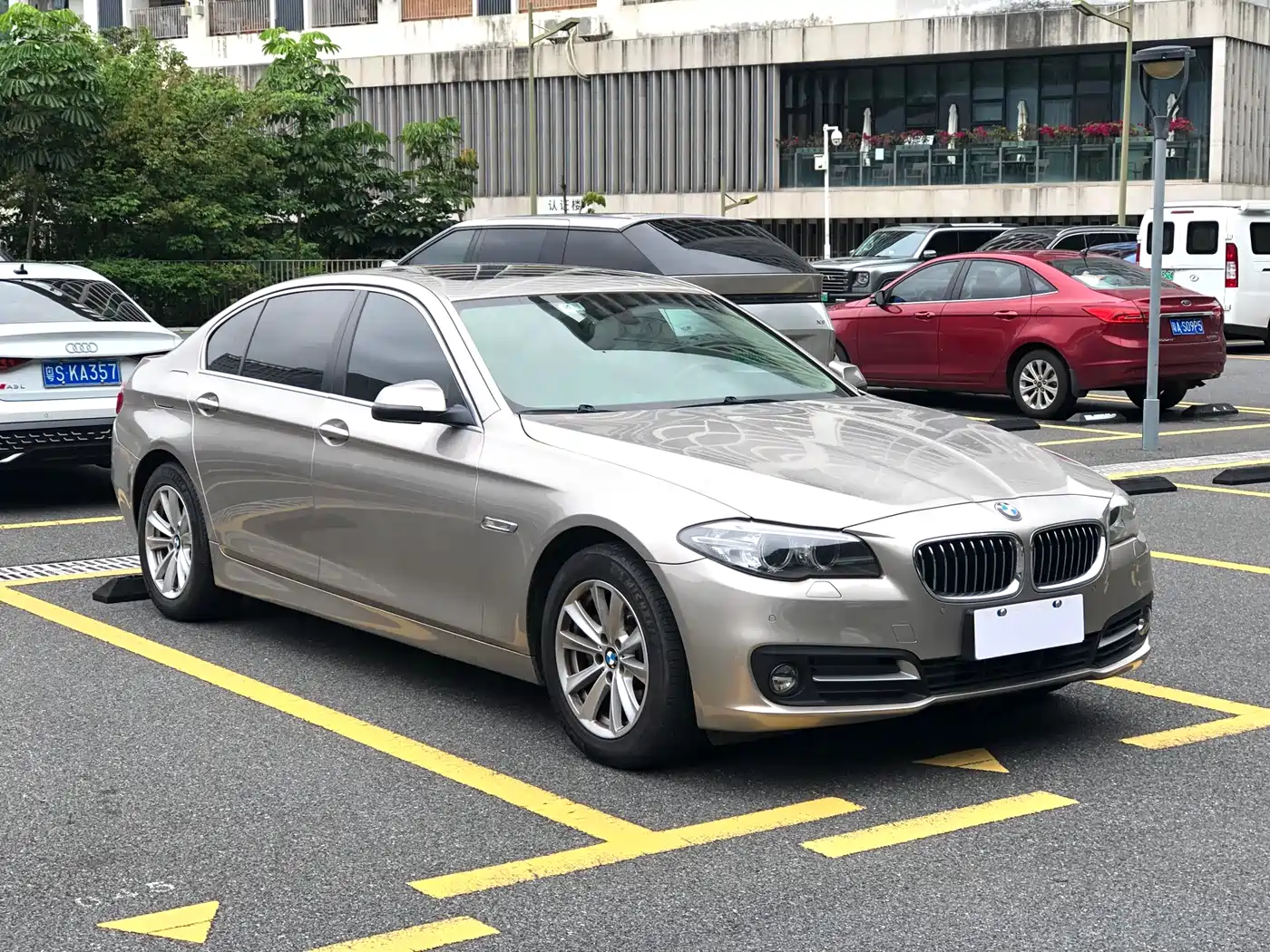 BMW 5 Series 2017 520Li Classic Edition фото 3
