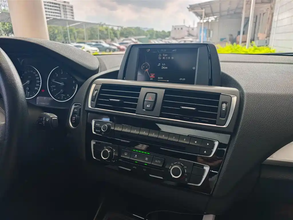 BMW 1 Series (Import) 2015 118i Urban Design Package фото 15