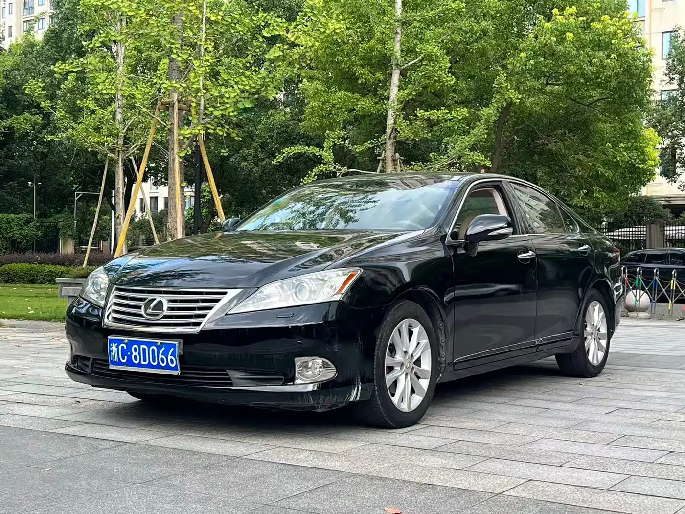 Фото 2 - Lexus ES