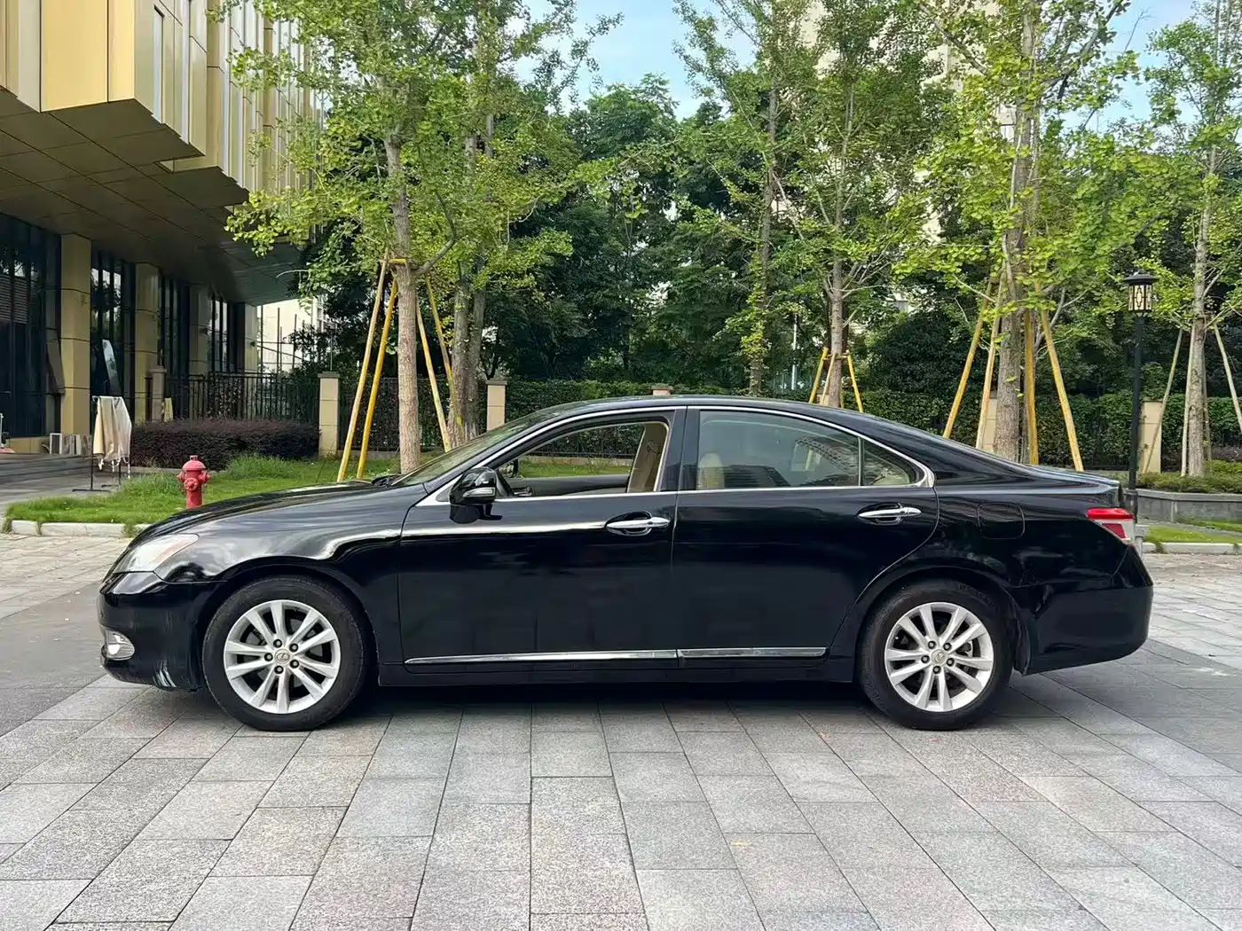 Фото 6 - Lexus ES