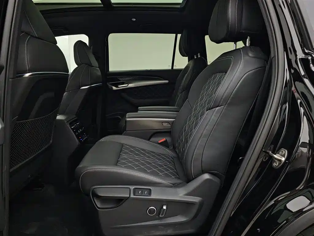 Audi Q6 2023 50 TFSI quattro Soaring Edition One фото 14