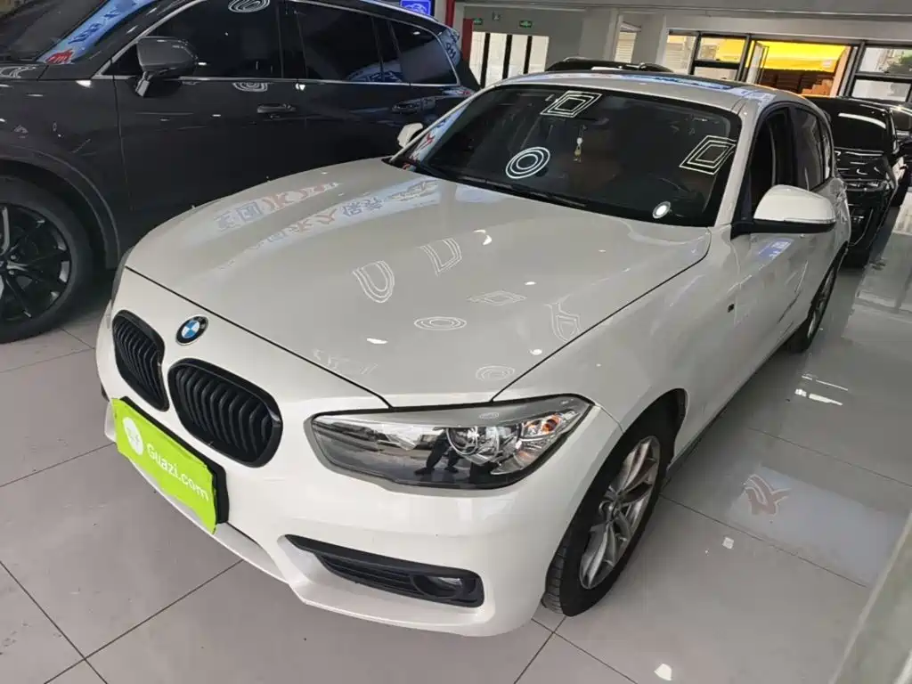 Photo 2 - BMW 1 Series (Import)