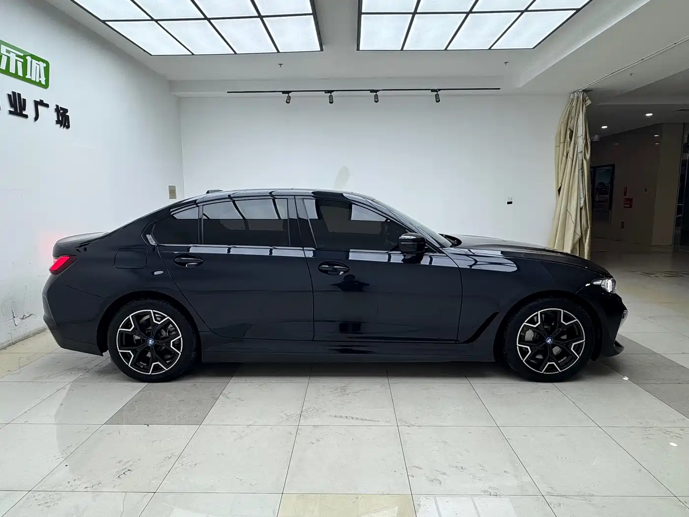 BMW i3 2024 eDrive 40 L Shadow Night Package фото 4