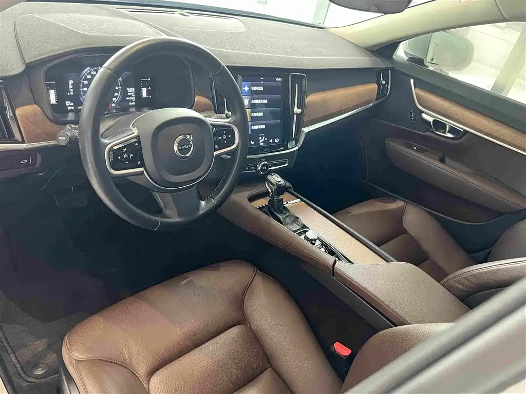 Фото 20 - Volvo S90