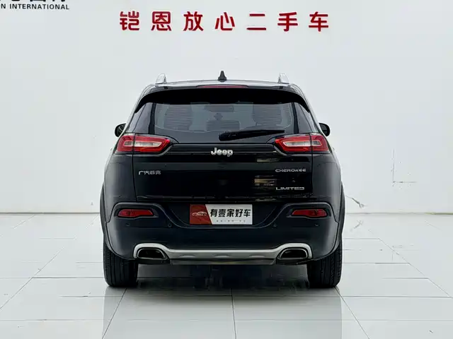Jeep Cherokee 2017 2.4L Leading Edition — фото 5