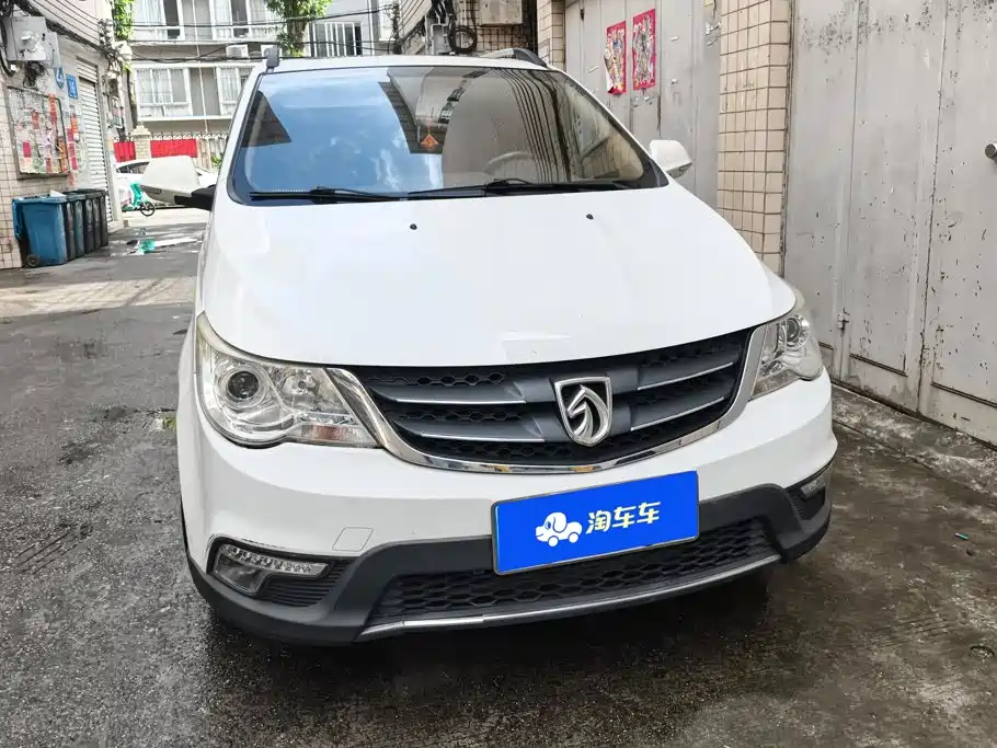 Baojun 730 2014 2014 1.5L Manual Luxury 7-seater