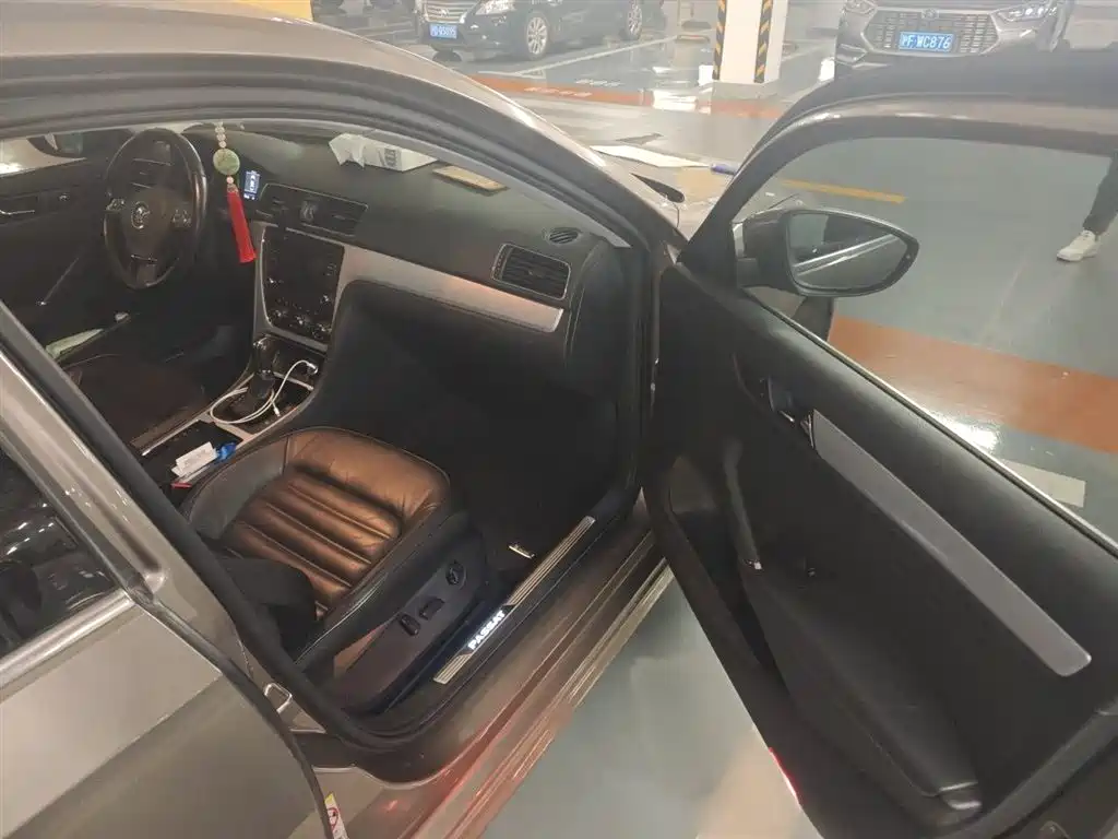 Volkswagen Passat 2014 2.0TSI DSG Executive Edition фото 19